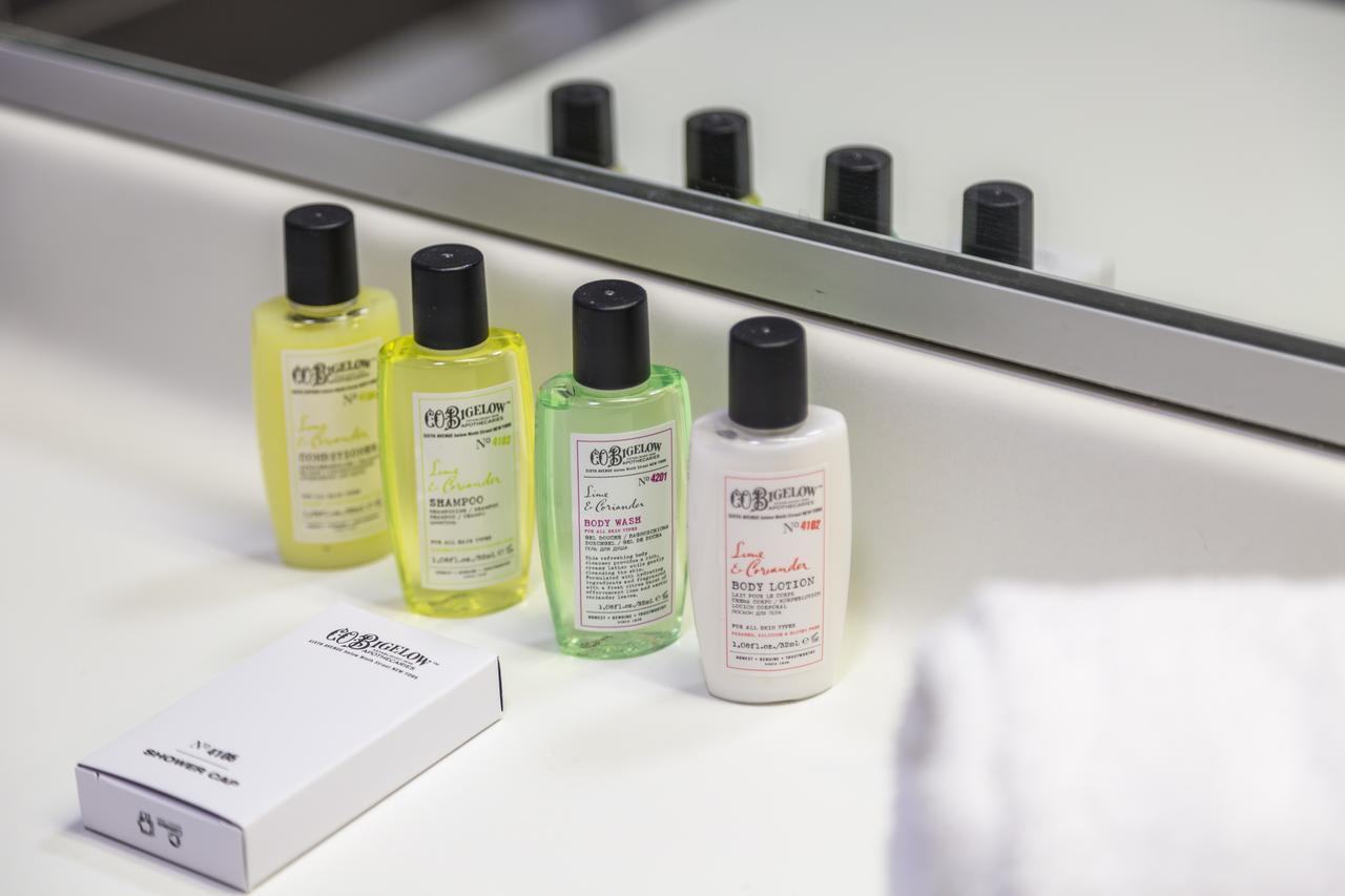 Anantara Plaza Nice Hotel - A Leading Hotel Of The World Exterior foto A selection of toiletries