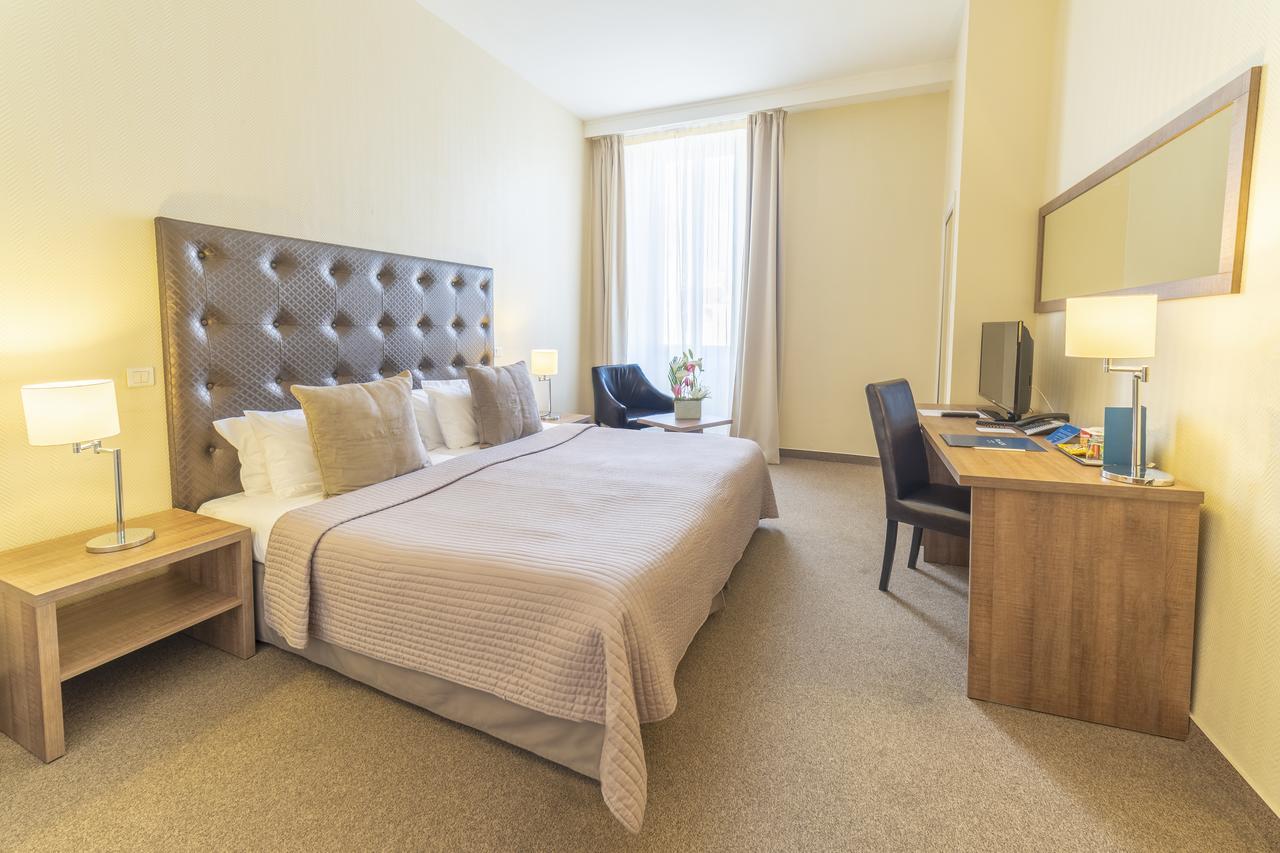 Anantara Plaza Nice Hotel - A Leading Hotel Of The World Exterior foto A room at the hotel
